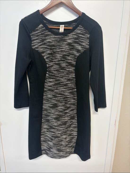 No Boundaries Dresses & Skirts - No Boundaries Black and Gray Long Sleeve Knit Panel Dress